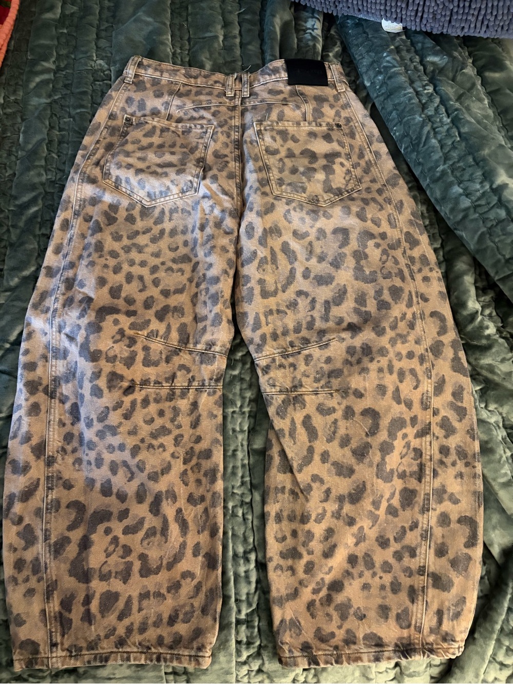 We The Free Good Luck Printed Barrel Jean, size 28 short, worn once, fit like 27 - Picture 7 of 11